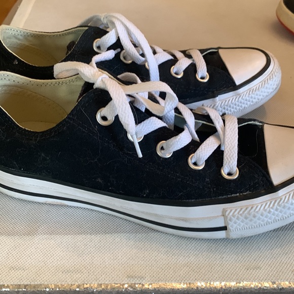 Converse size 6 woman’s - Picture 2 of 5
